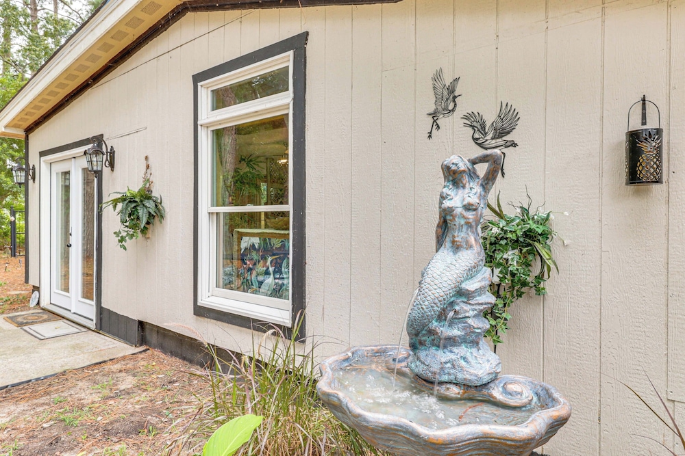 7 Mi to Kitty Hawk Pier & Beach: Studio w/ Patio!