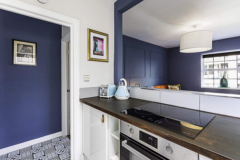 Cozy Aldgate Hideaway