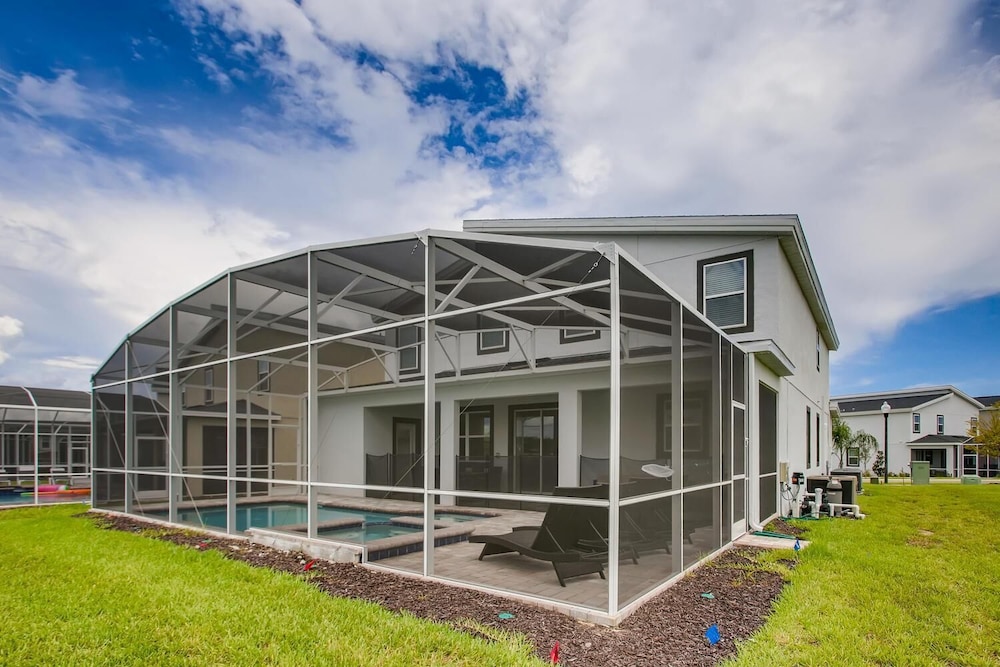 8908 CC - 6BR Luxury Home: Private Pool