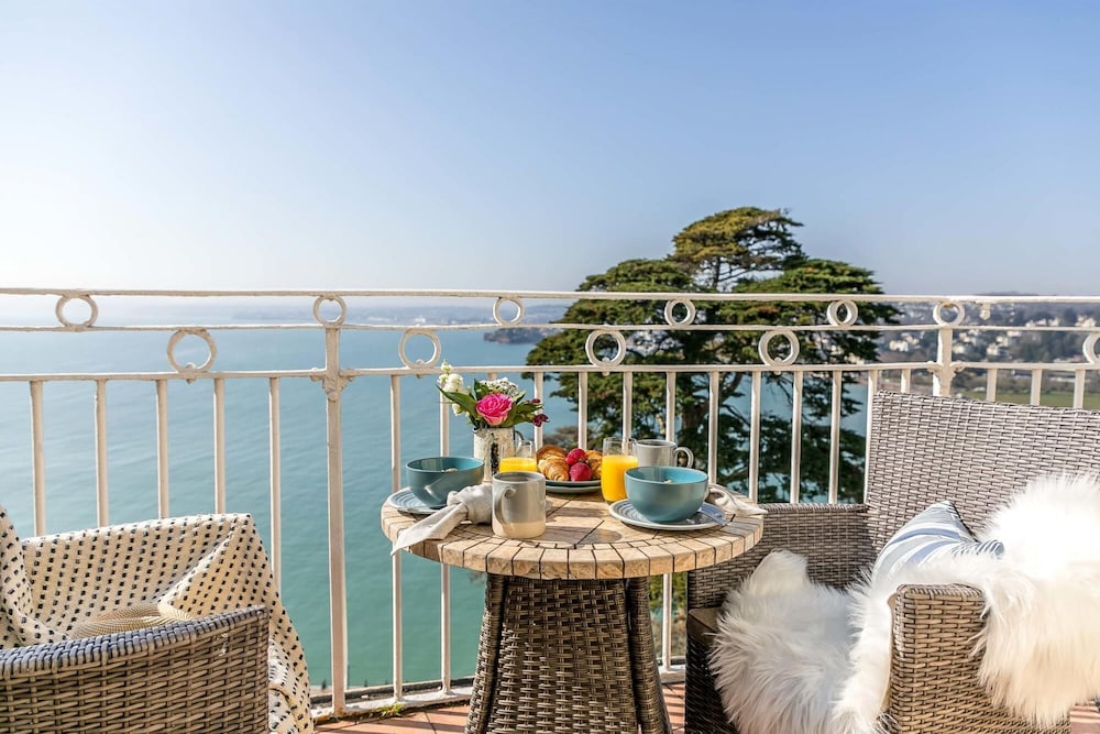 Wellswood Apartment - Sunny Apartment With Stunning sea Views Private Balcony view 4