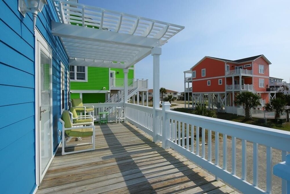 Heaven's Anchor 3 Bedroom Home by RedAwning