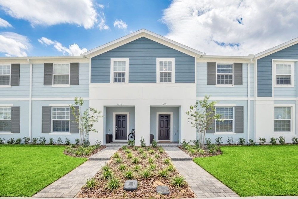 5 Bed Townhome! 5 Bedroom Townhouse by Redawning - Image 4