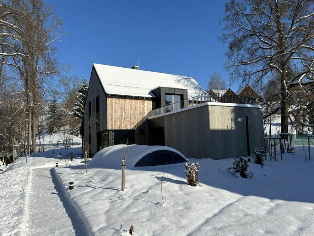 Spacious Villa With Good Ambience