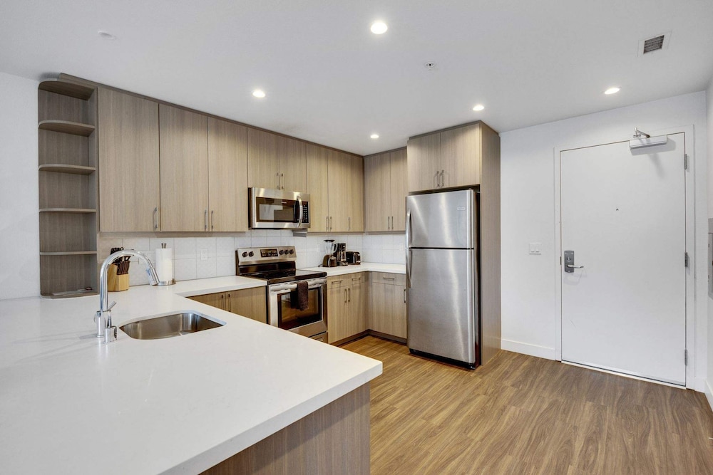 Stylish 1BR Family Apartment by Dtla