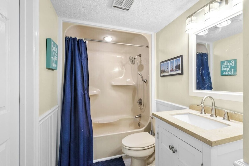 Units at Ocean Forest Plaza by Elliott Beach Rentals