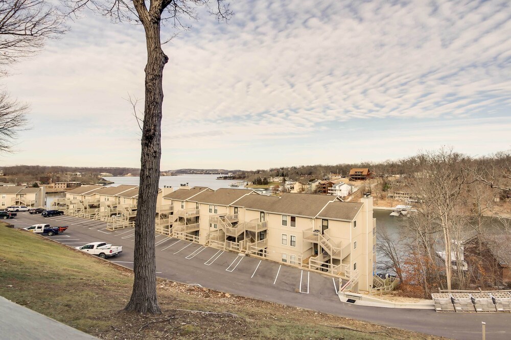 Community Perks: Family-friendly Osage Beach Condo view 4