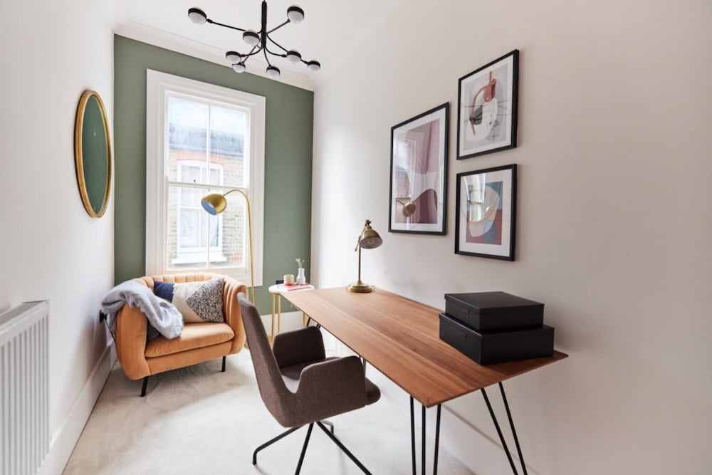 The Elmfield Road Wonder - Dazzling 2bdr Flat