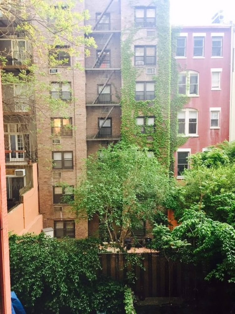 Charming Studio Half Block To Central Park Uws