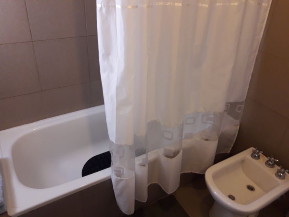 Departamento-casa muy amplio y céntrico.