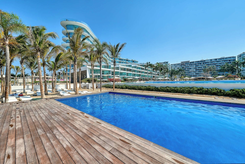 Beachfront Duplex With Multiple Pools - Beachclub