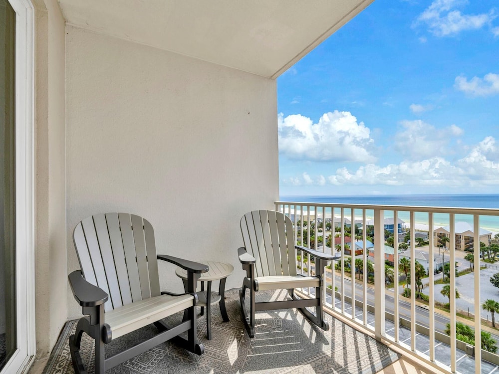 Laketown Wharf 906