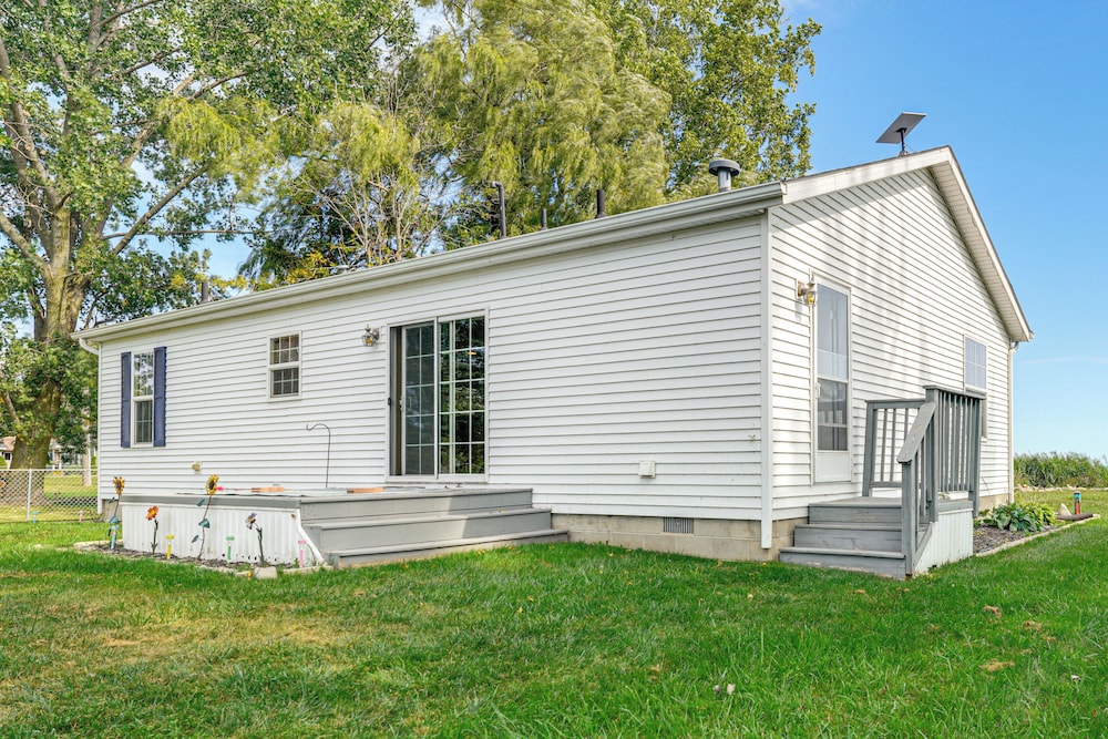 Lake & Lighthouse Views: Inviting Port Hope Home!