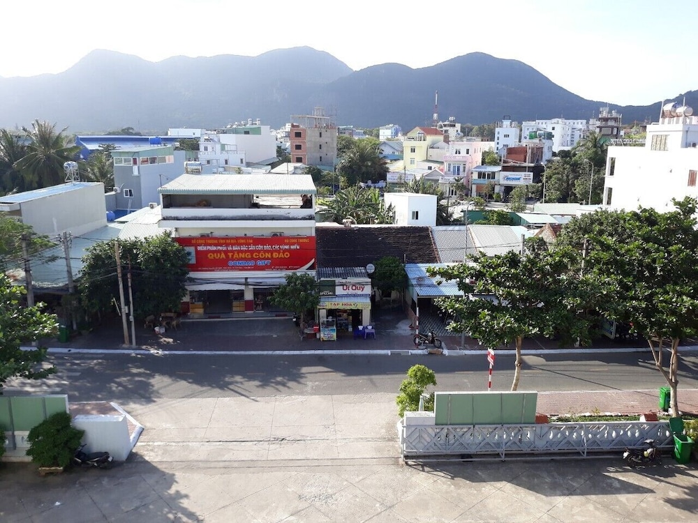 Nha Khach Con Dao