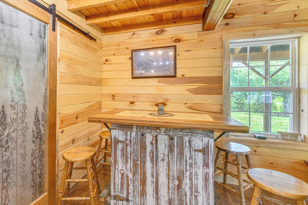 Escape to Nature: Secluded Mcdonough Cabin!