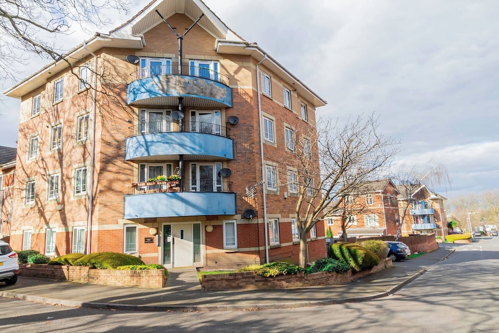 Modern 2-bed Flat Sleeps 4 Near City Centre and Utilita Arena