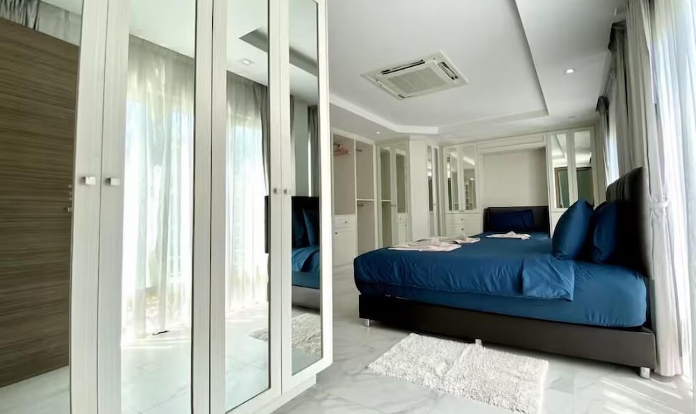 Baan Jayden Duplex Seaview Villa