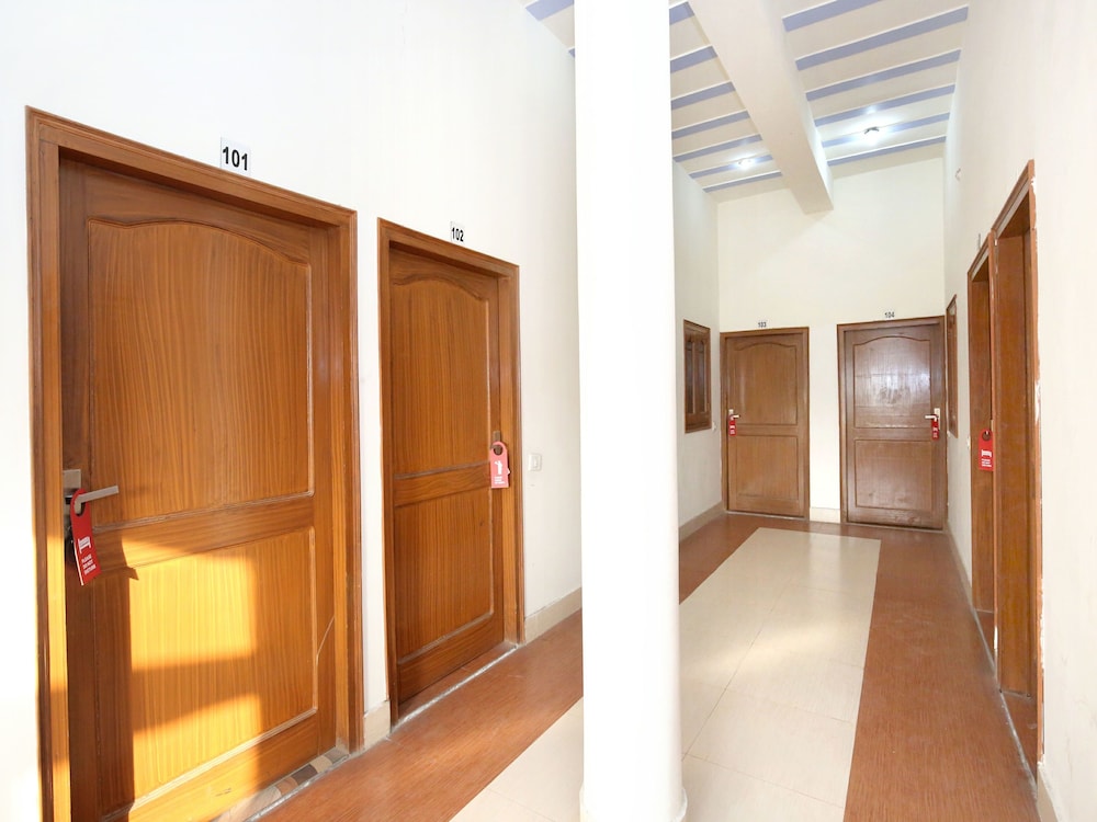 OYO 7609 Hotel Dolphin