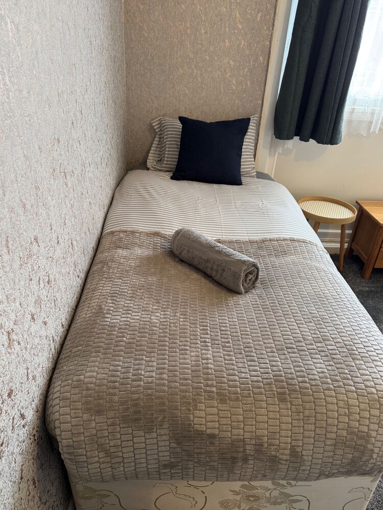 Cozy 4-bed Room Apartments in Birmingham