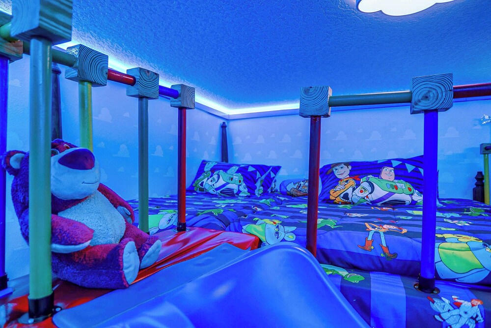 Epic 10br Solara Retreat, Themed Fun & Pool