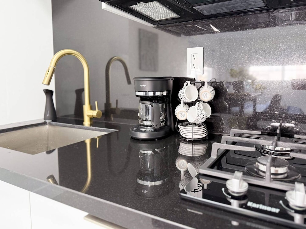 New Cozy Delux 1BR Near Hard Rock Stadium