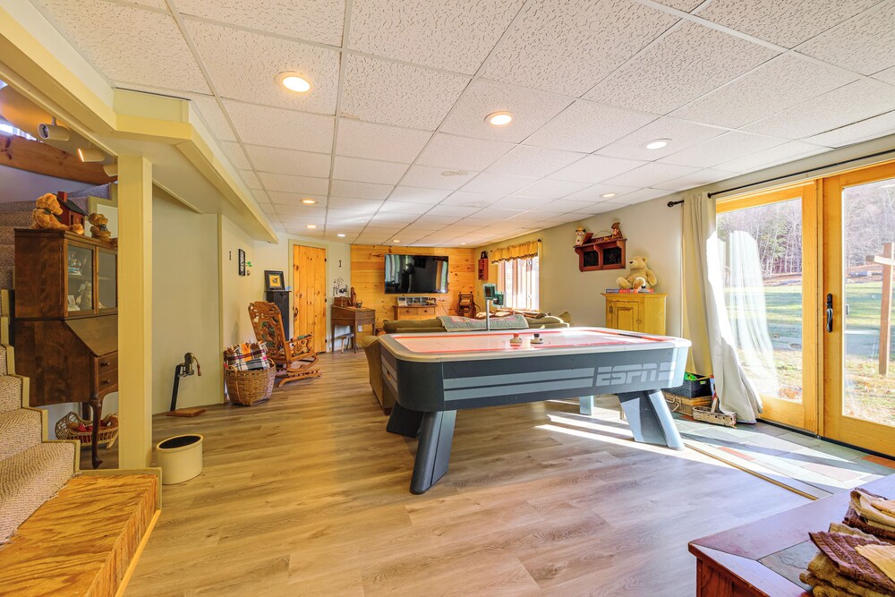 Hot Tub, Fire Pit & Grill: Remote Springfield Home