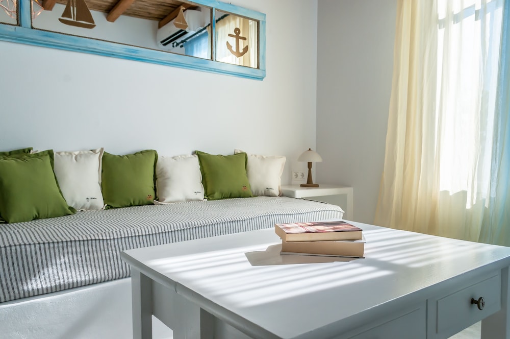 Faros Apartments