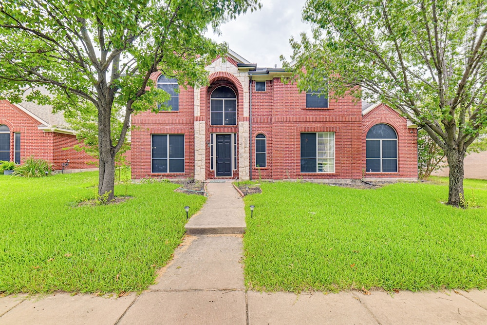 Shop, Play & Explore: Family Home in Allen