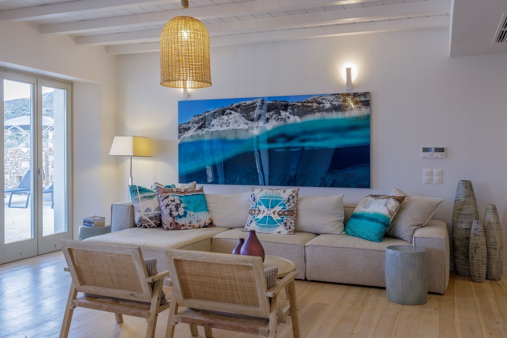 The Gallery Home - Elegant Villa In Antiparos