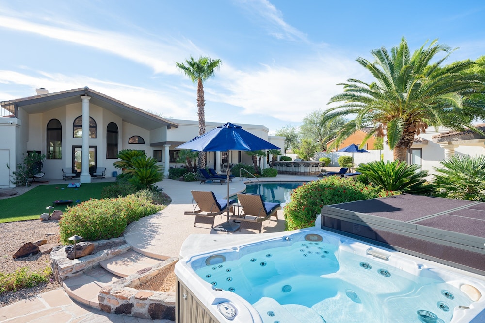 Luxury Mountain Estate-pool-spa-bbq+bar-fire pit