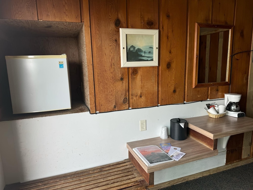 Sunset Oceanfront Lodging