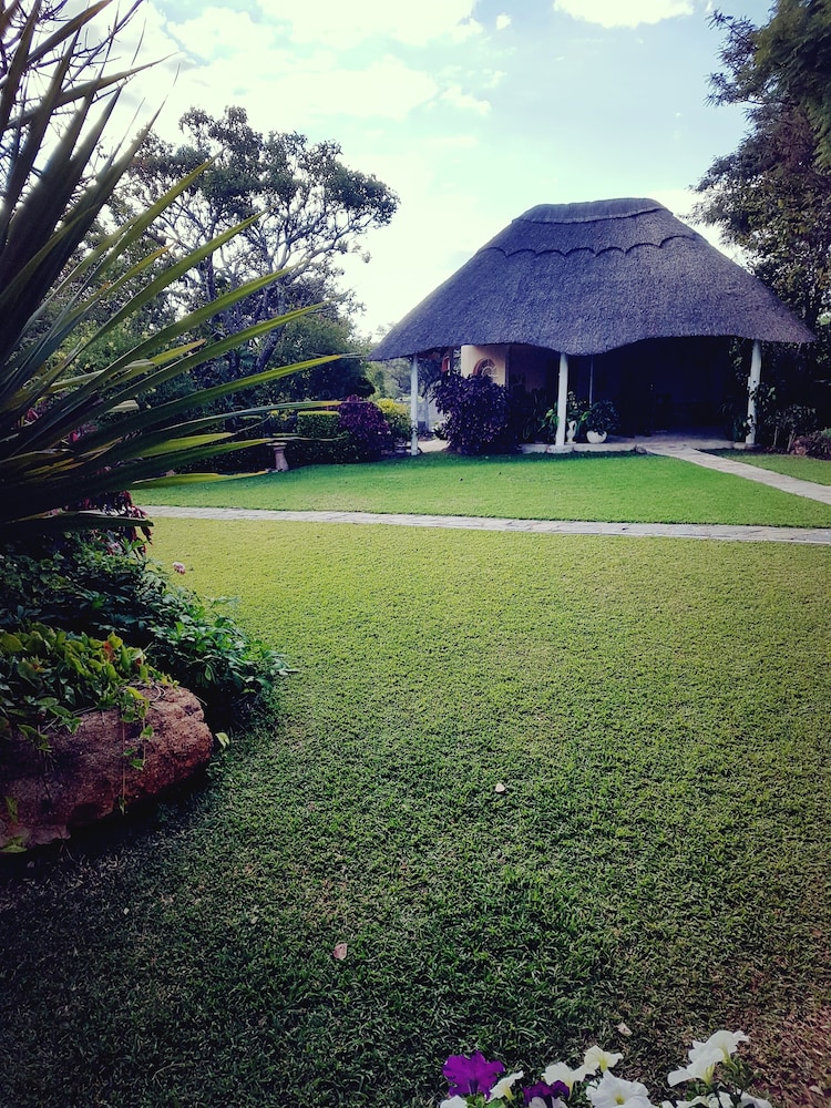 Lynn's Guest House