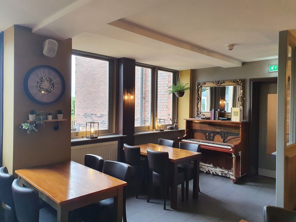 Sutton Coldfield Vacations - Cuttle Bridge Inn Hotel - Property Image 2