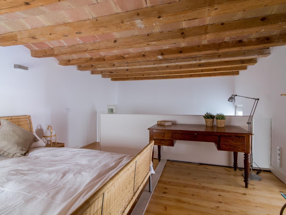 Designer s Three Bedroom Apartment With Terrace