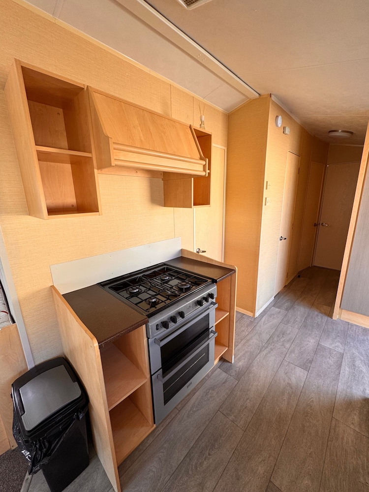 3 Bed Caravan - Side Gated Decking, Wifi, Pets