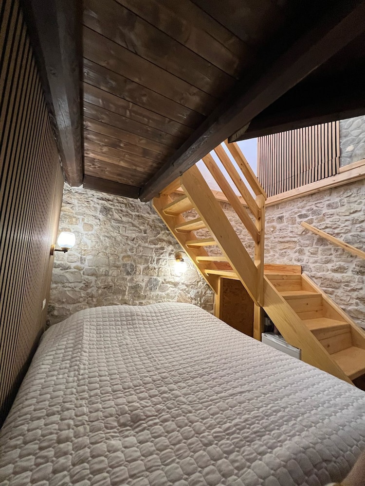 Old Town Guesthouse Guri