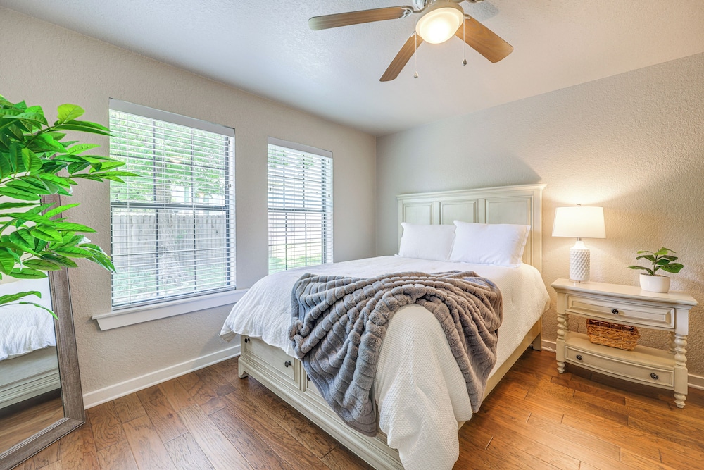 3 Mi to Boerne Lake: Getaway w/ Deck & Yard!