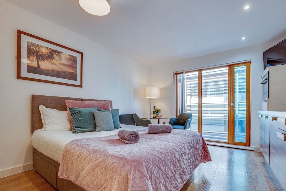 Sheffield 3rd fl City Studio Apartment