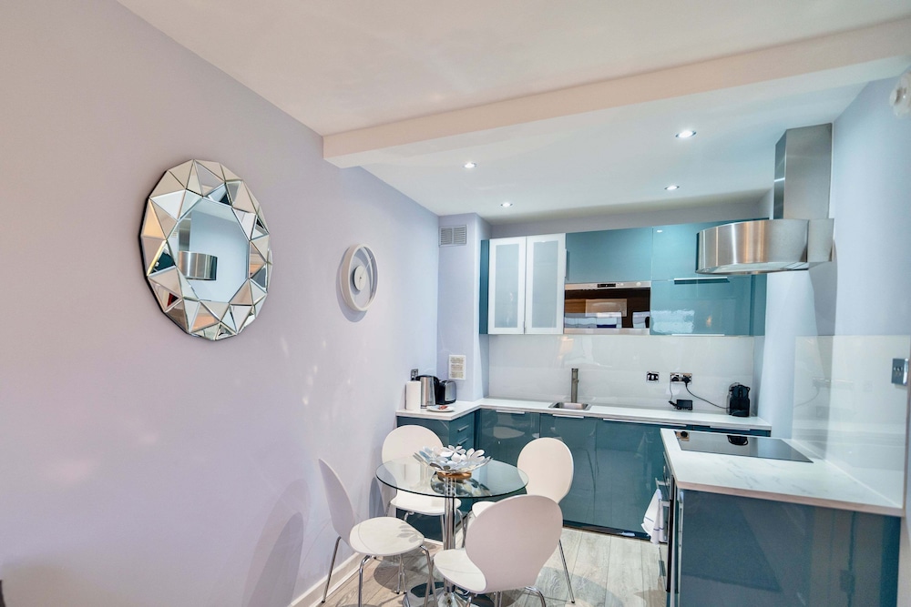 Indulge Central & Modern Elegance