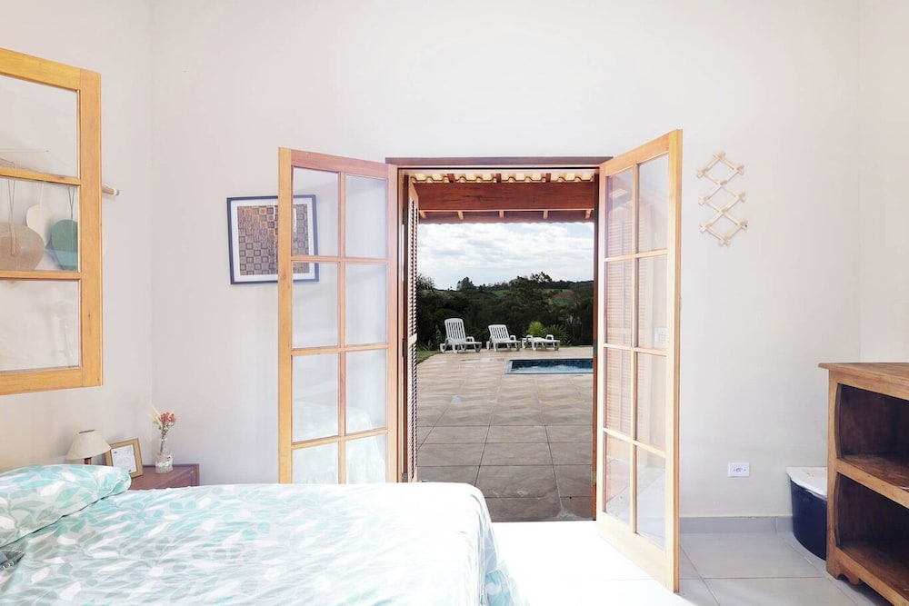 Ch Cara com Piscina Churrasq e Wifi pet Friendly