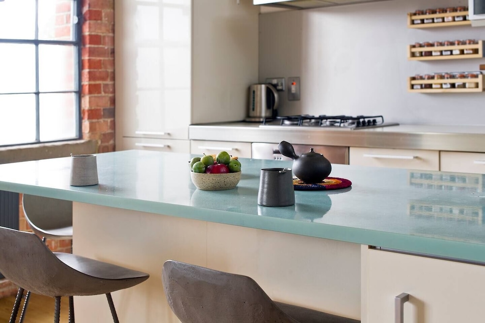 Unique & Vibrant 1-bed Loft With Roof Garden