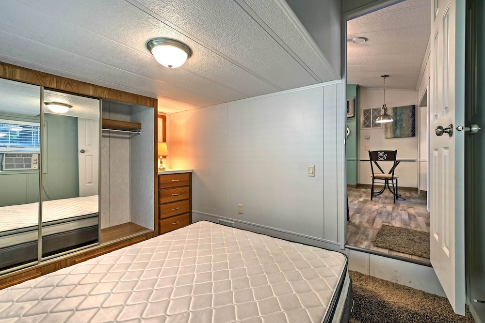 Resort Cabin 1 Mi to Middle Bass Island State Park