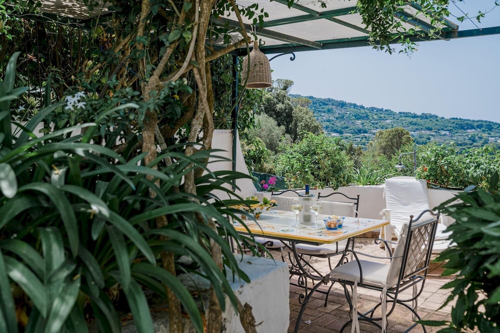 Villa Alba in Anacapri view 3