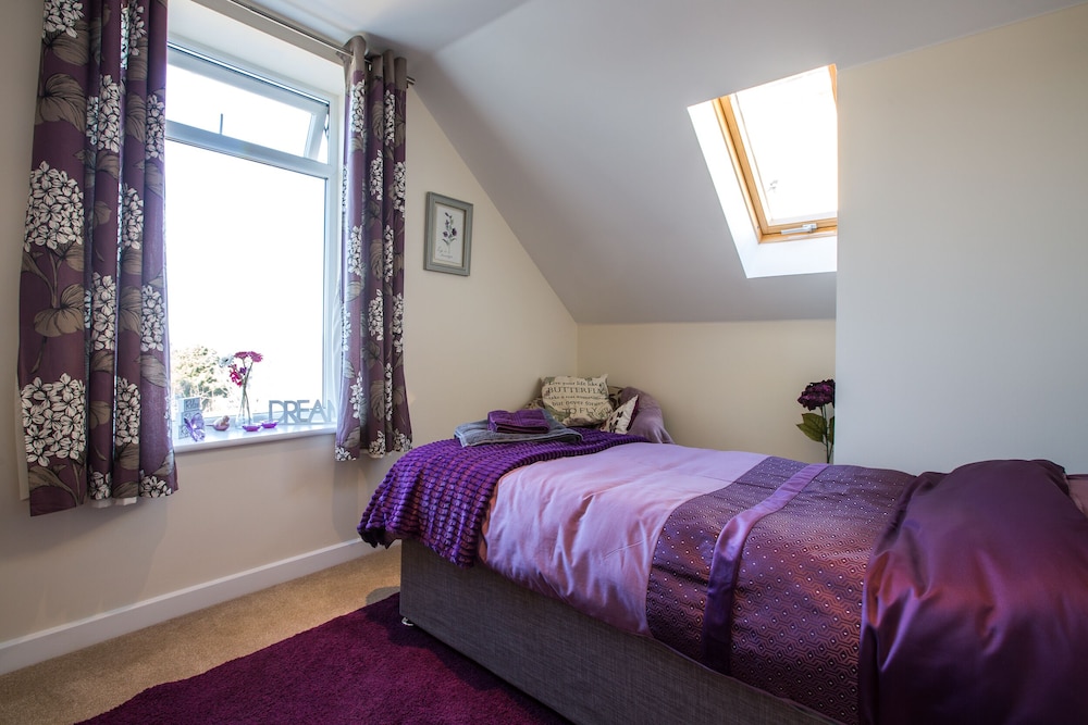 The Forest Coach House - Minutes From the Forest view 3