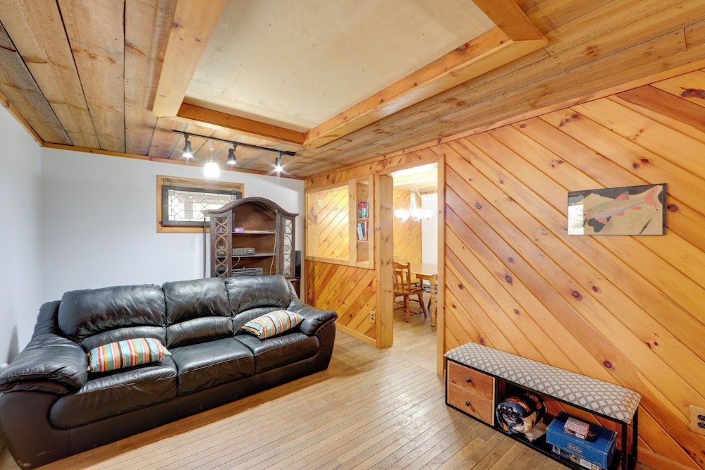 Fall Festival Retreat: Cabin w/ Deck & Yard!