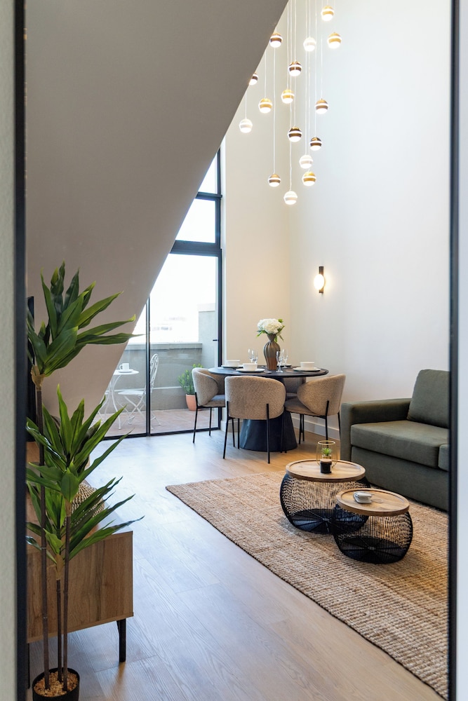 2 Bedroom, Mountain View Penthouse, Century City