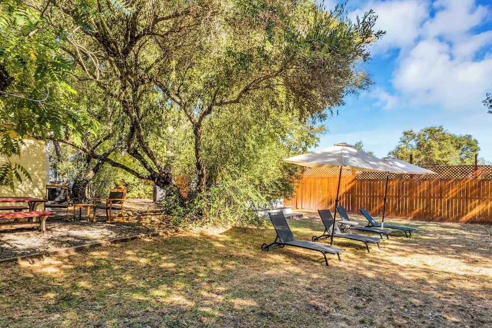 Grapevine Cottage by Avantstay Hobby Vineyard + Firepit