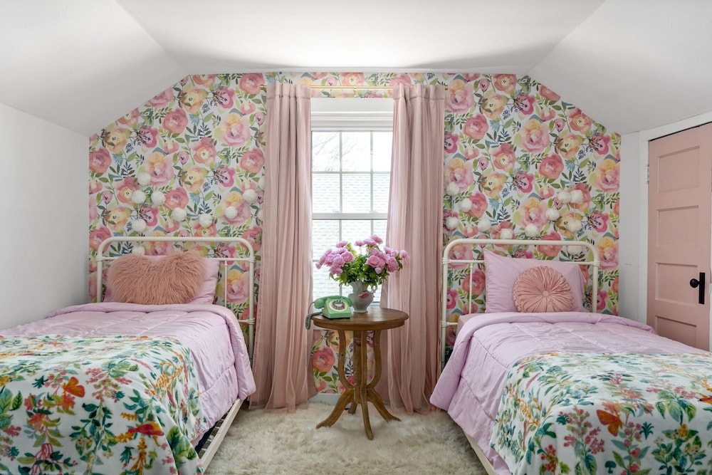 The Pink & Old Clarksville House