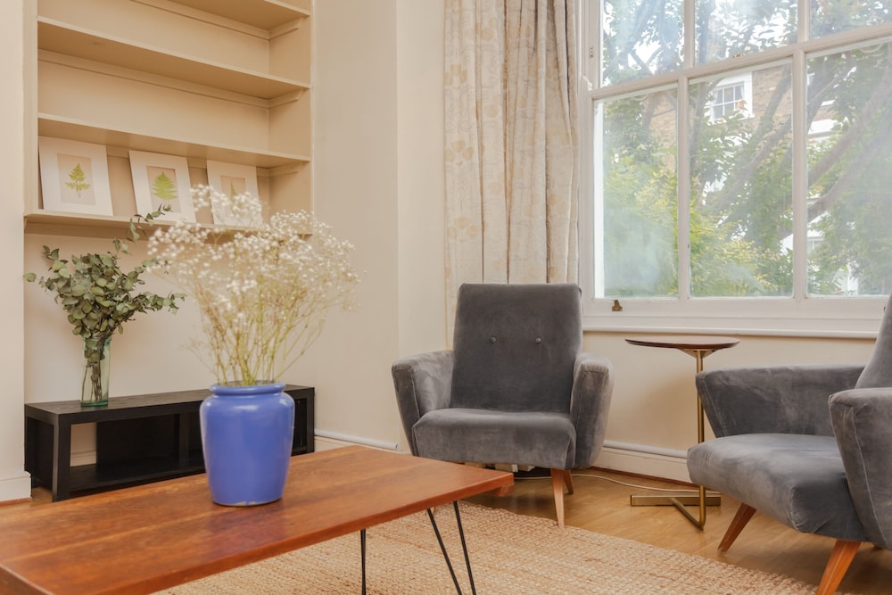 Newly Renovated 3 Bedroom Apartment in North West London