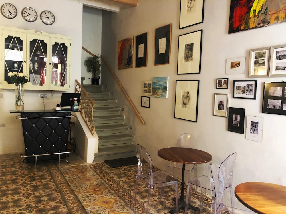 Lee's House Bed & Breakfast Sliema