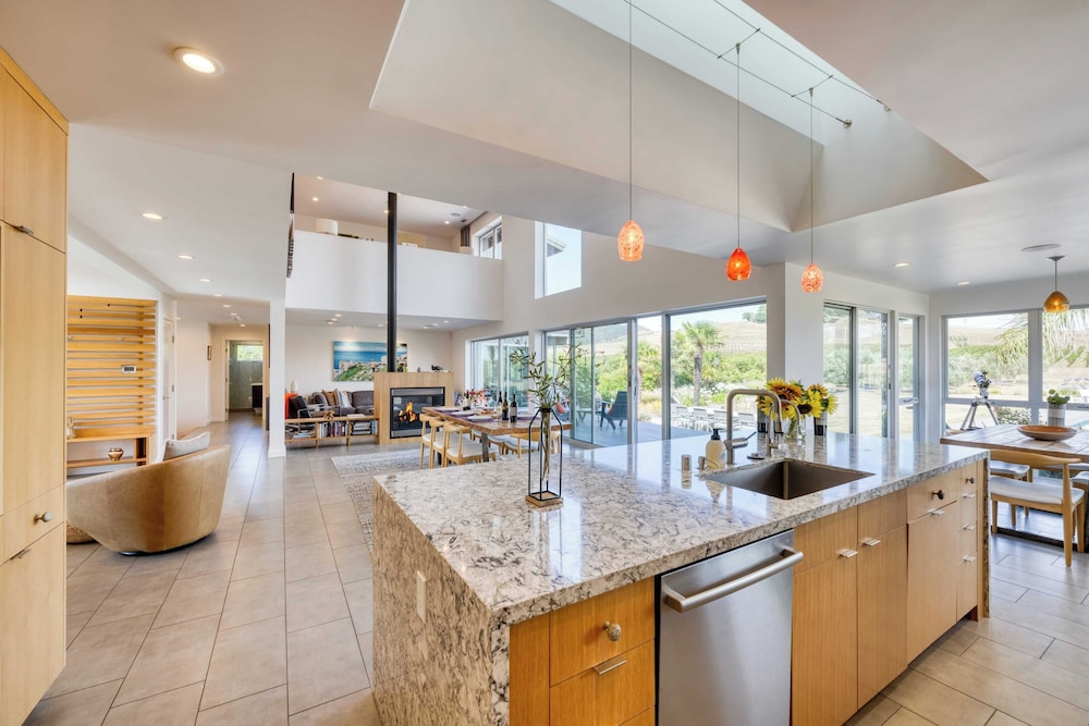 Coplan Vineyards by Avantstay 10-acre Estate w/ Pool, Spa, Bocce & Designer Interiors